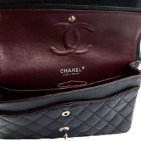 CHANEL - Sac bandoulière Classique Timeless médium cuir grainé noir - Handbag
