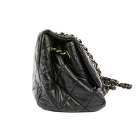 CHANEL - Sac bandoulière à rabat Classique flap CC cuir noir - Handbag