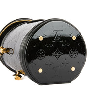 LOUIS VUITTON - Cannes bucket crossbody bag in black monogram patent leather - Handbag