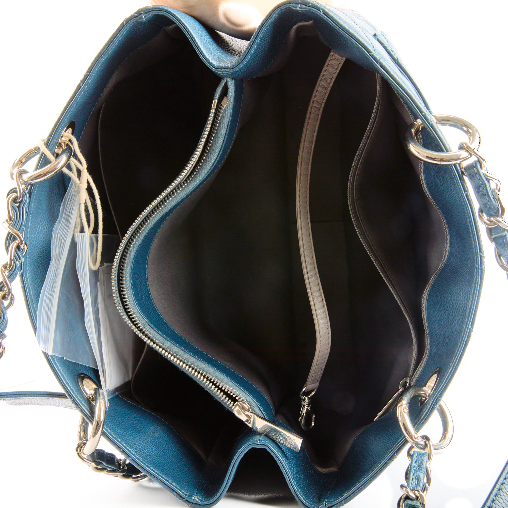 CHANEL - Sac à main Cabas Shopping Logo CC cuir Caviar bleu marine - Handbag