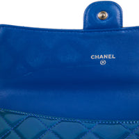 CHANEL - Portefeuille Timeless CC Classique cuir vernis bleu - Handbag