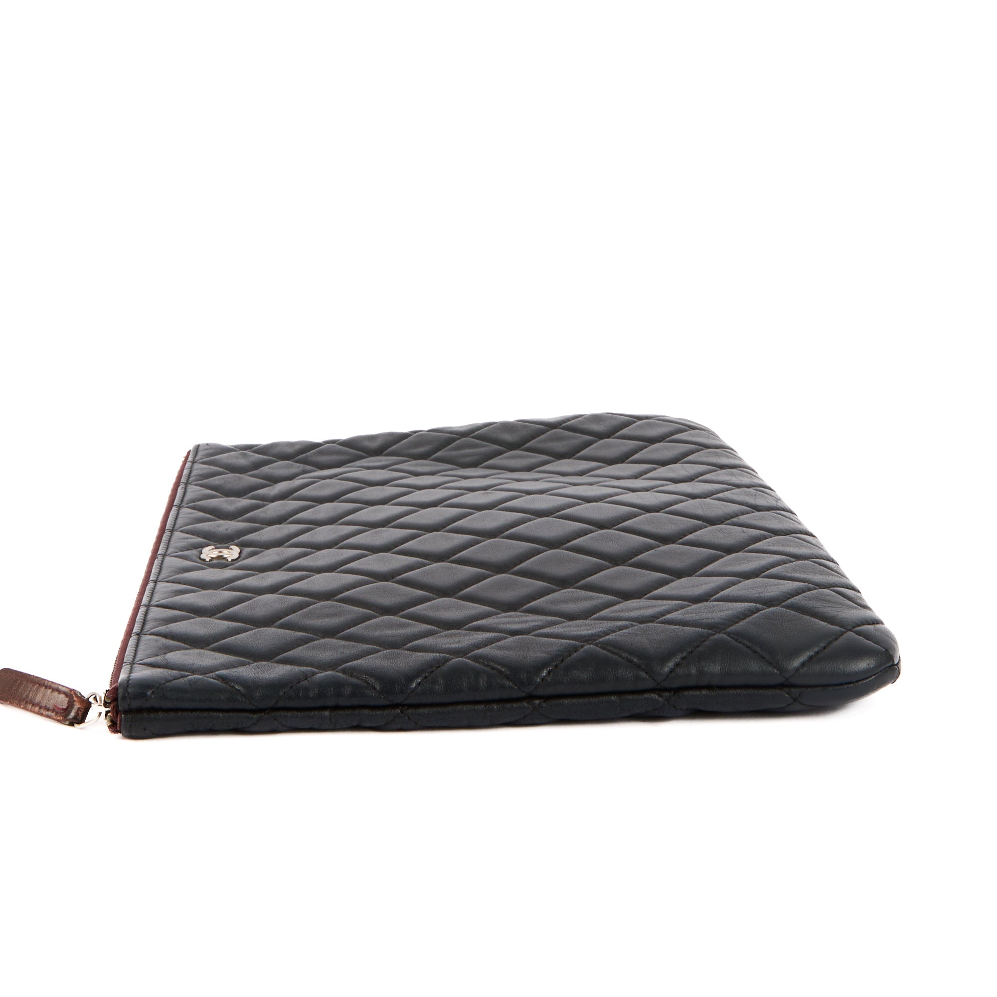 CHANEL - Pochette Maxi Classique Logo CC cuir matelassé noir - Handbag