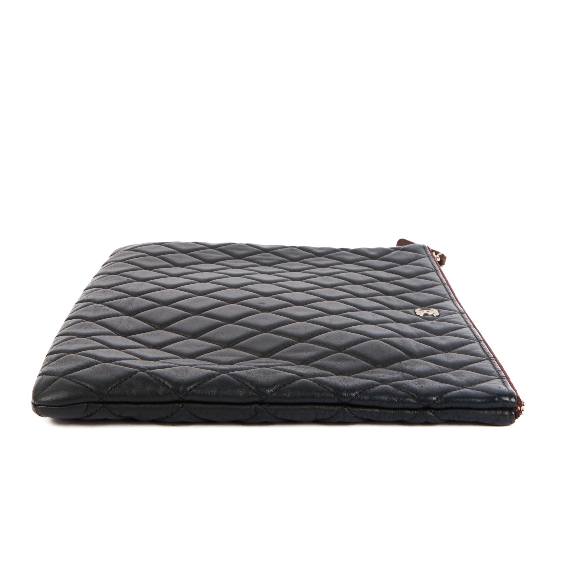 CHANEL - Pochette Maxi Classique Logo CC cuir matelassé noir - Handbag
