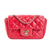 CHANEL - Sac bandoulière mini Timeless perforé rouge - Handbag