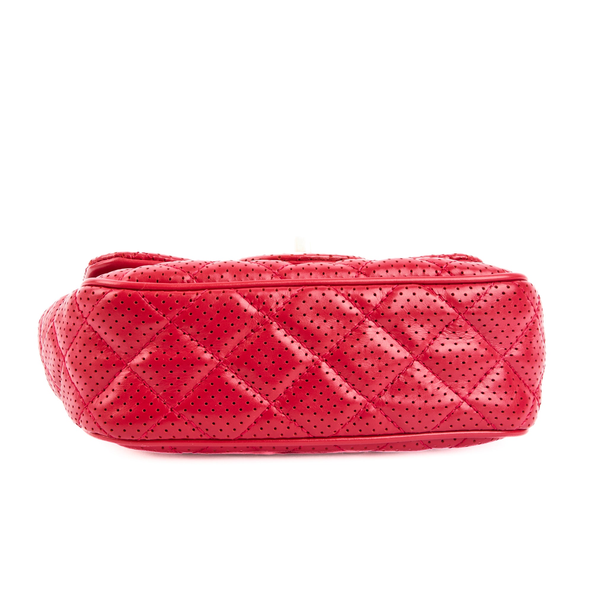 CHANEL - Sac bandoulière mini Timeless perforé rouge - Handbag