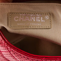 CHANEL - Sac bandoulière mini Timeless perforé rouge - Handbag