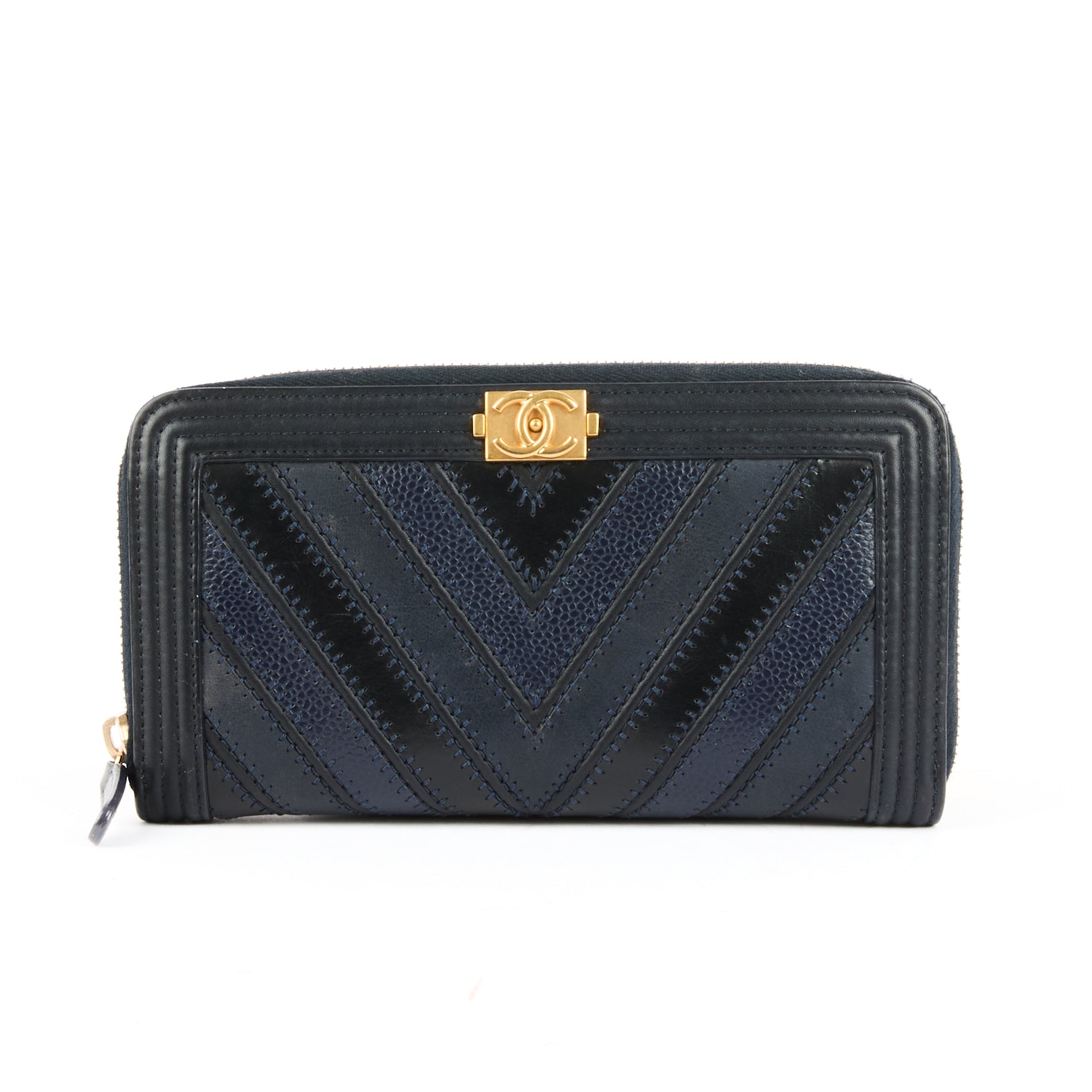 CHANEL - Portefeuille Zip Boy cuir chevron bleu - Wallet
