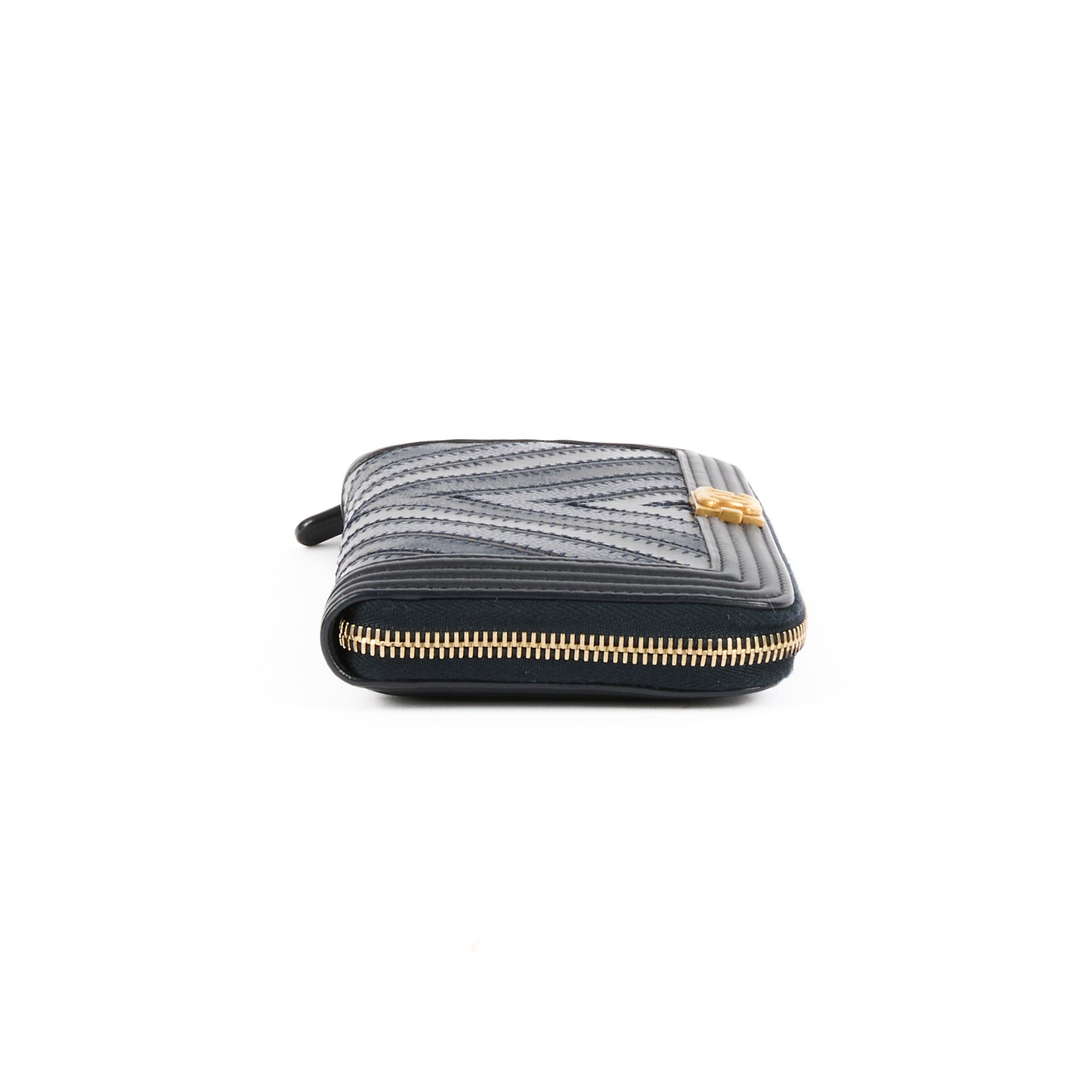 CHANEL - Portefeuille Zip Boy cuir chevron bleu - Wallet