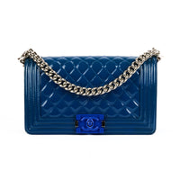 CHANEL - Sac bandoulière Boy Medium cuir vernis bleu - Handbag