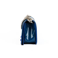 CHANEL - Sac bandoulière Boy Medium cuir vernis bleu - Handbag