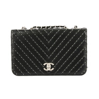 CHANEL - Sac bandoulière Studded Clous cuir chevron noir - Handbag