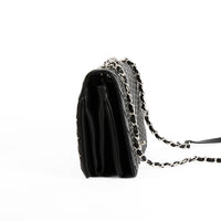 CHANEL - Sac bandoulière Studded Clous cuir chevron noir - Handbag