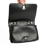 CHANEL - Sac bandoulière Studded Clous cuir chevron noir - Handbag