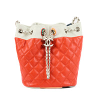 CHANEL - Sac à main seau Cuba Drawstring cuir orange blanc - Handbag