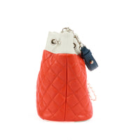 CHANEL - Sac à main seau Cuba Drawstring cuir orange blanc - Handbag