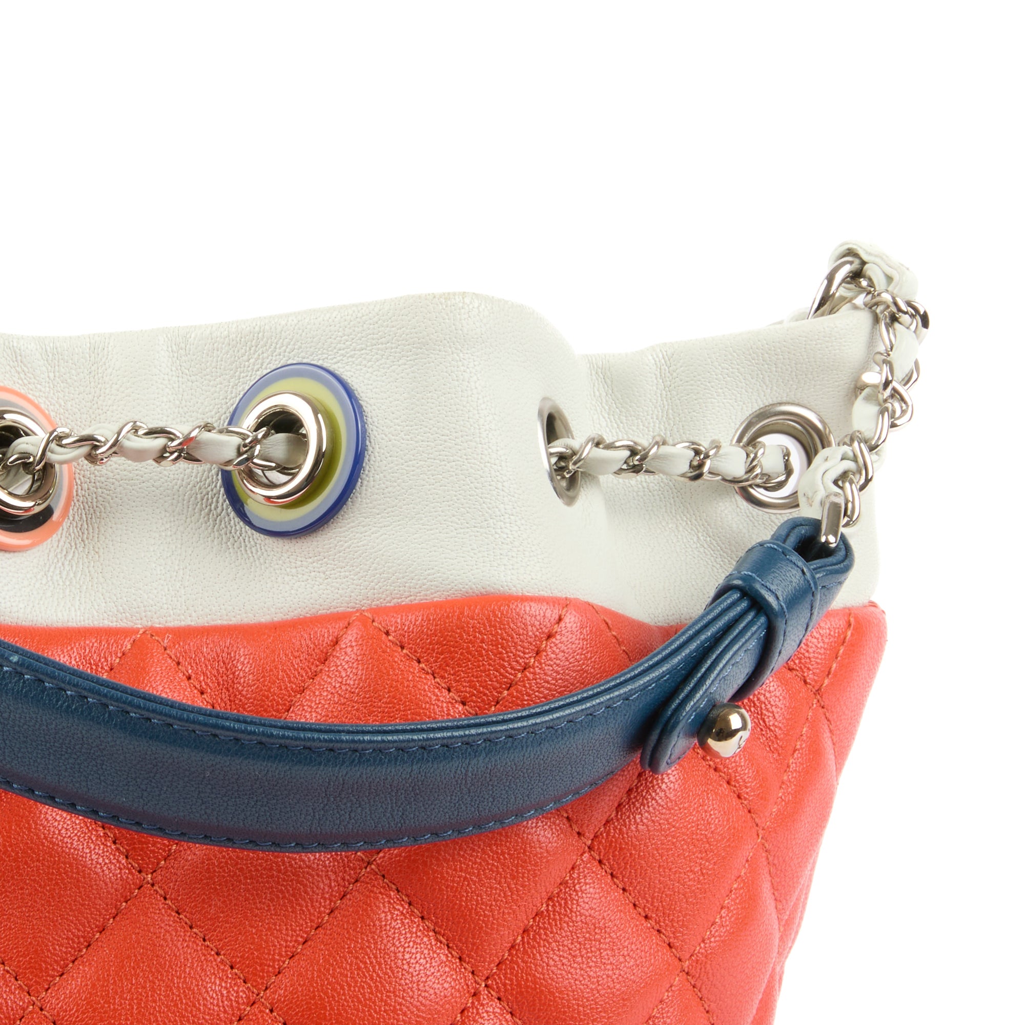 CHANEL - Sac à main seau Cuba Drawstring cuir orange blanc - Handbag