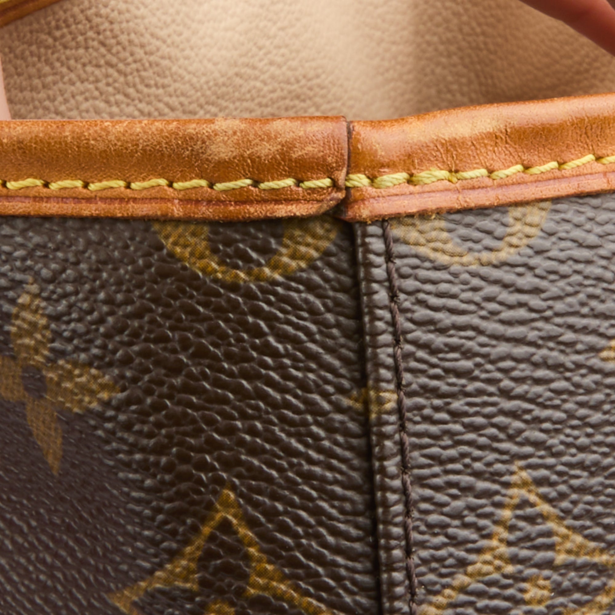 LOUIS VUITTON - Sac bandoulière Bucket en toile monogram - Handbag
