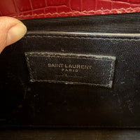 SAINT LAURENT - Sac bandoulière Kate Tassel cuir embossé crocodile bordeaux - Handbag