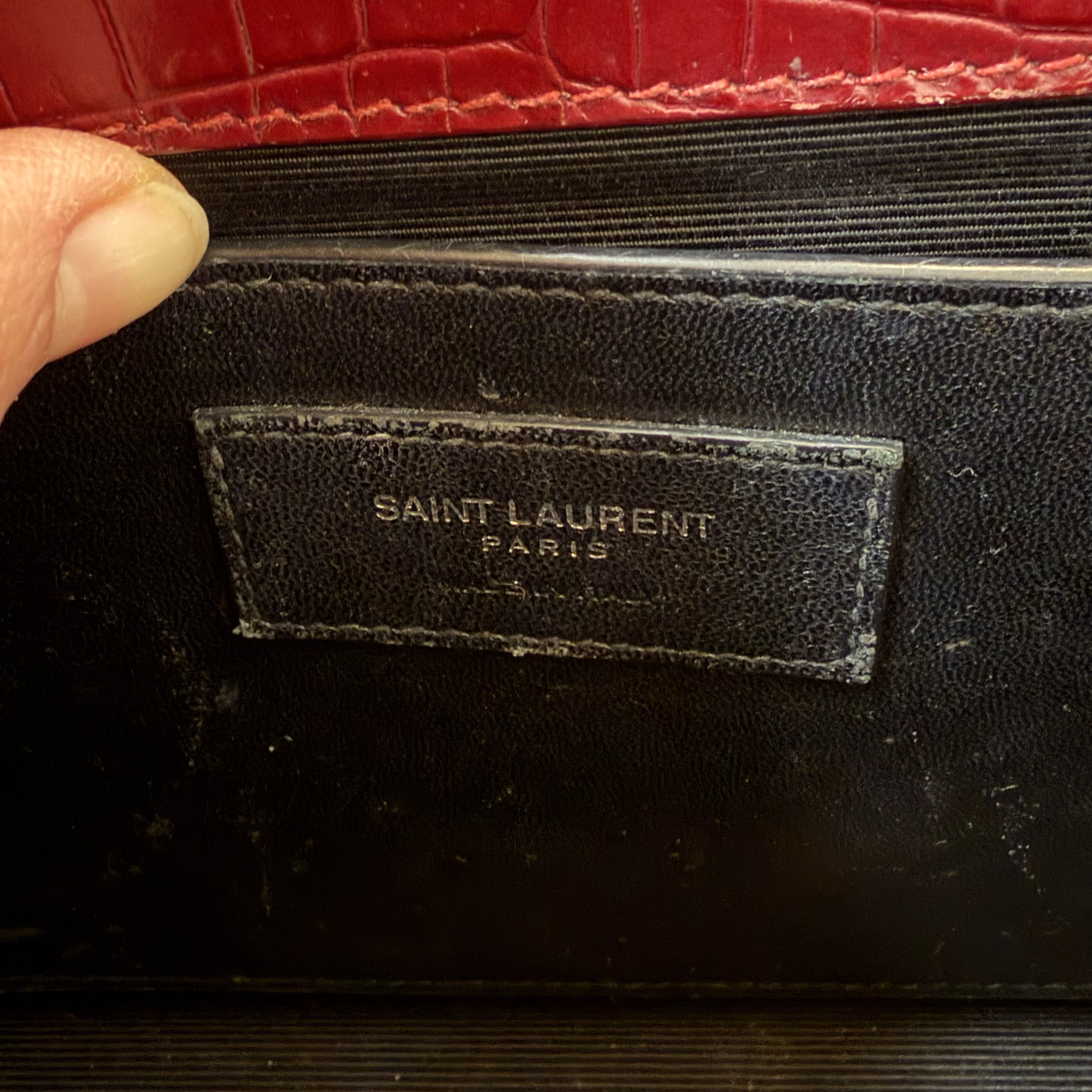 SAINT LAURENT - Sac bandoulière Kate Tassel cuir embossé crocodile bordeaux - Handbag