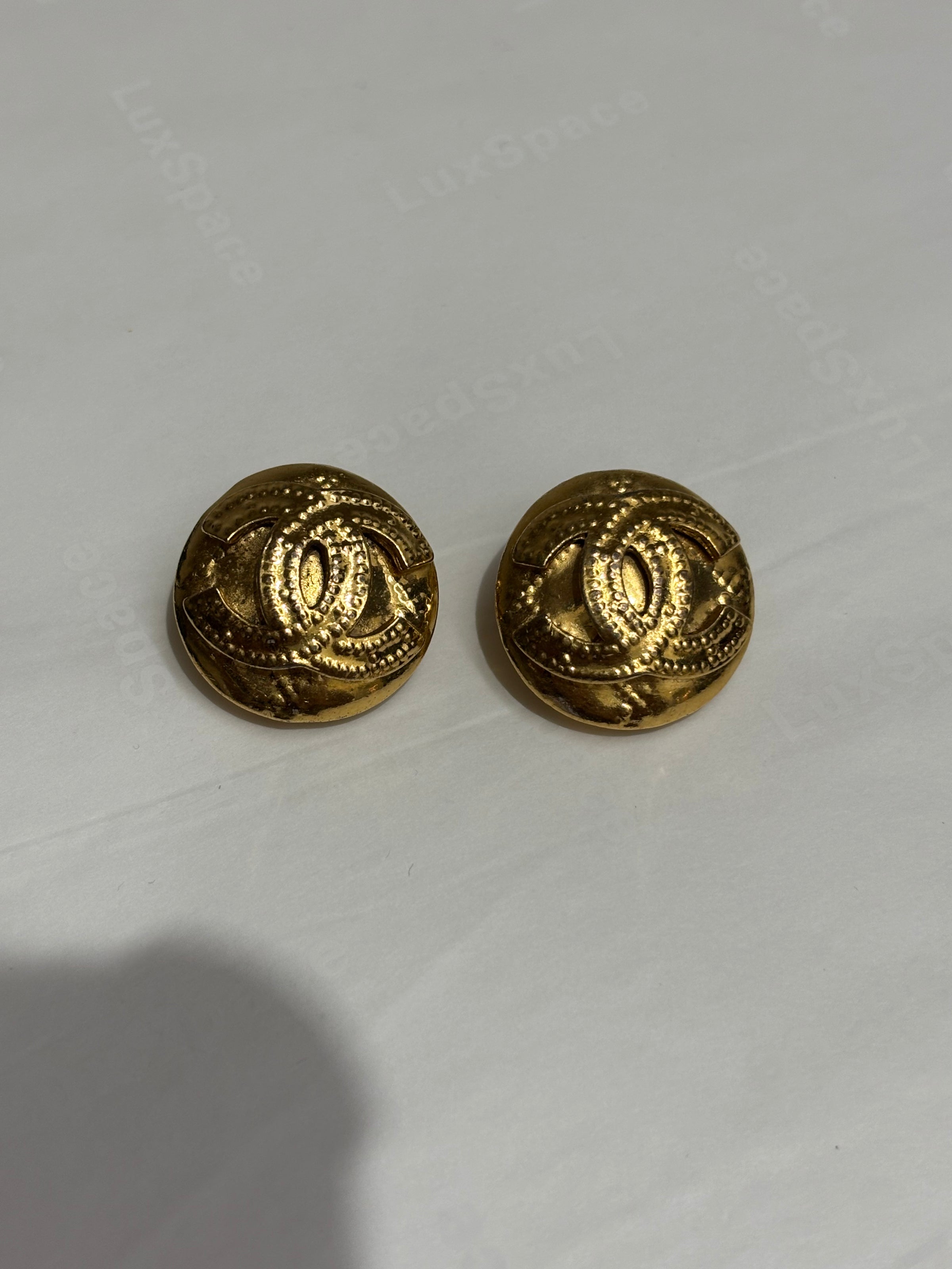 CHANEL - Boucles d'oreilles Clip Vintage rond CC
