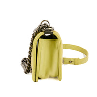 CHANEL - Sac bandoulière Mini Boy fourrure lapin cuir vert - Handbag