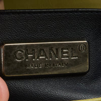 CHANEL - Sac bandoulière Mini Boy fourrure lapin cuir vert - Handbag