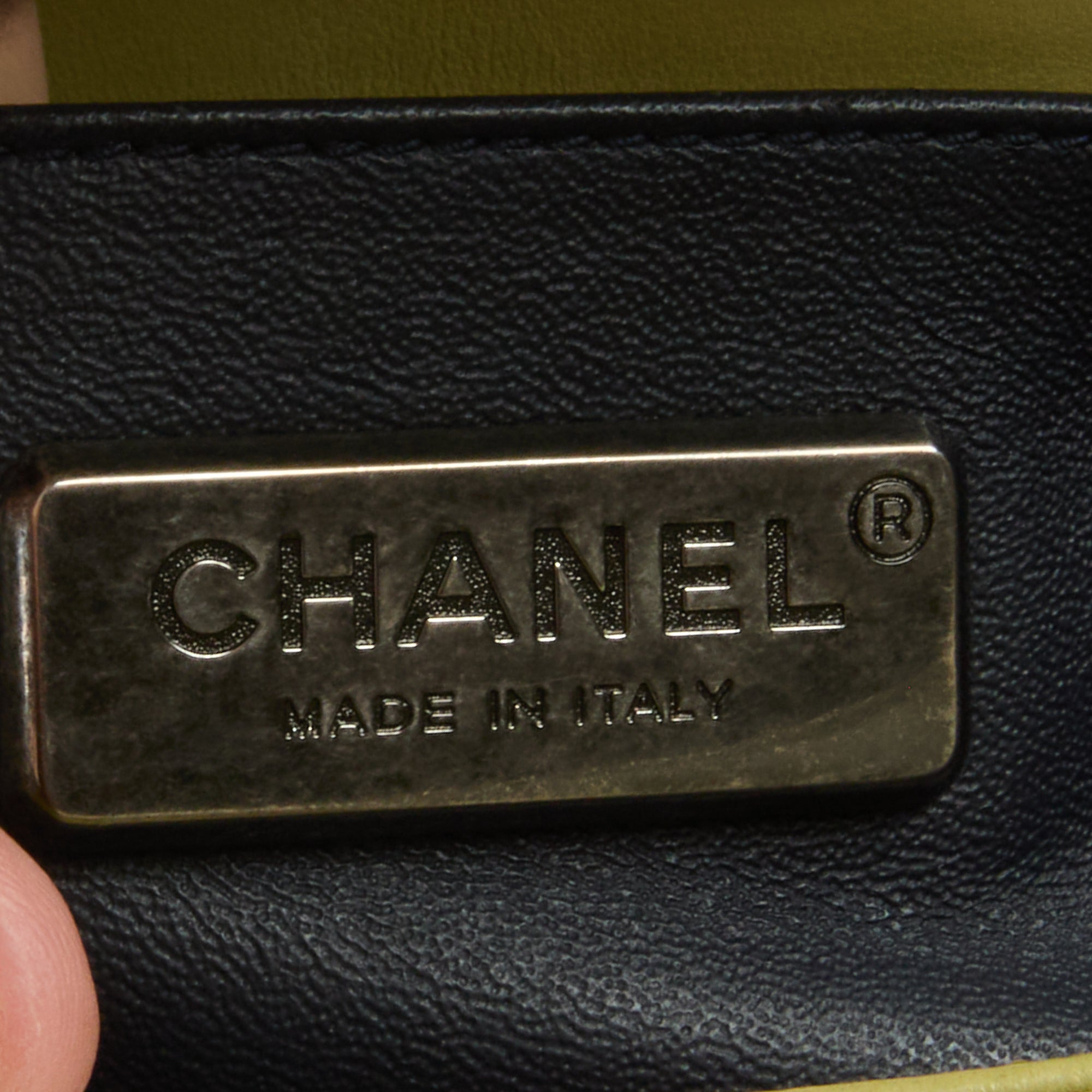 CHANEL - Sac bandoulière Mini Boy fourrure lapin cuir vert - Handbag