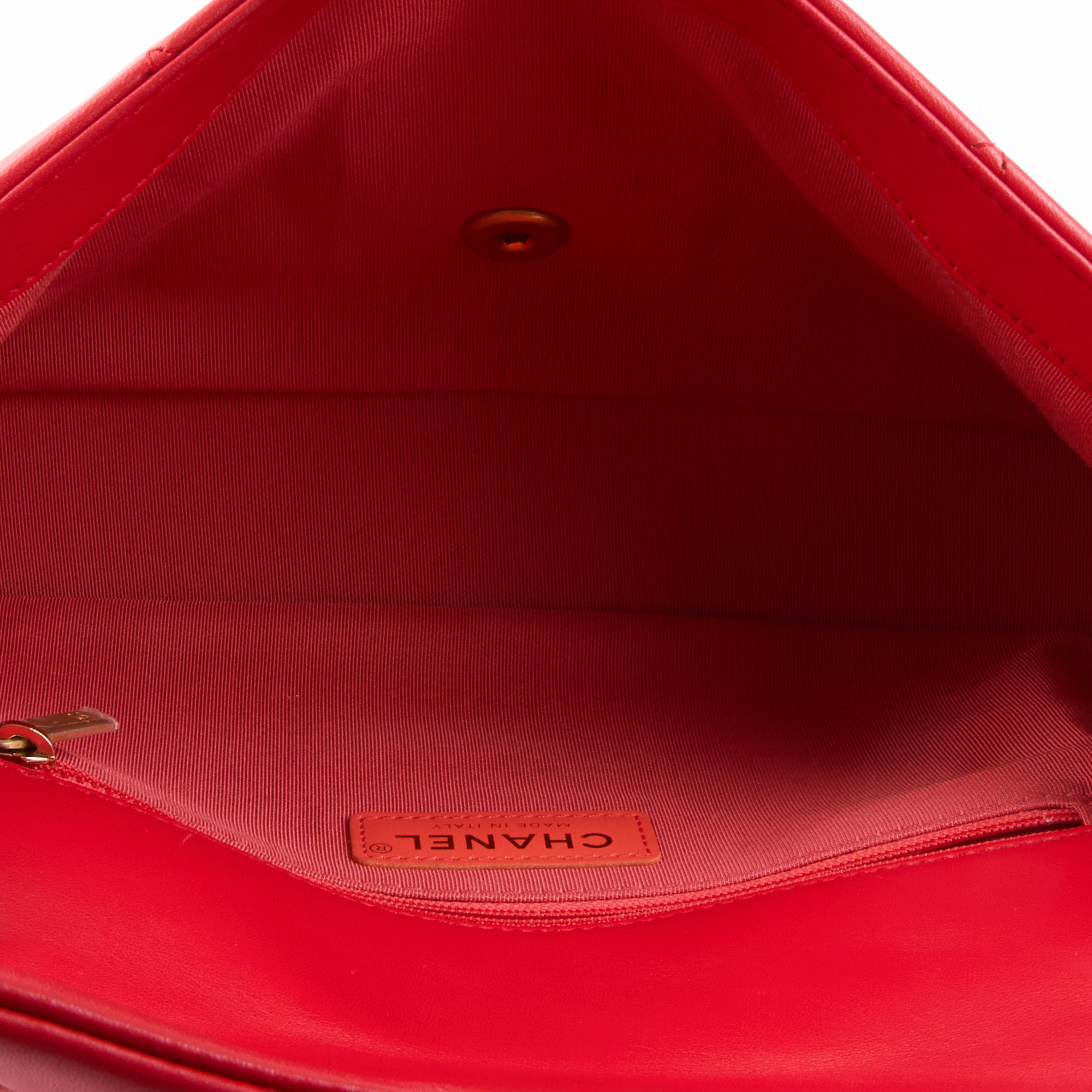 CHANEL - Sac bandoulière Top Handle In The Loop cuir rouge - Handbag