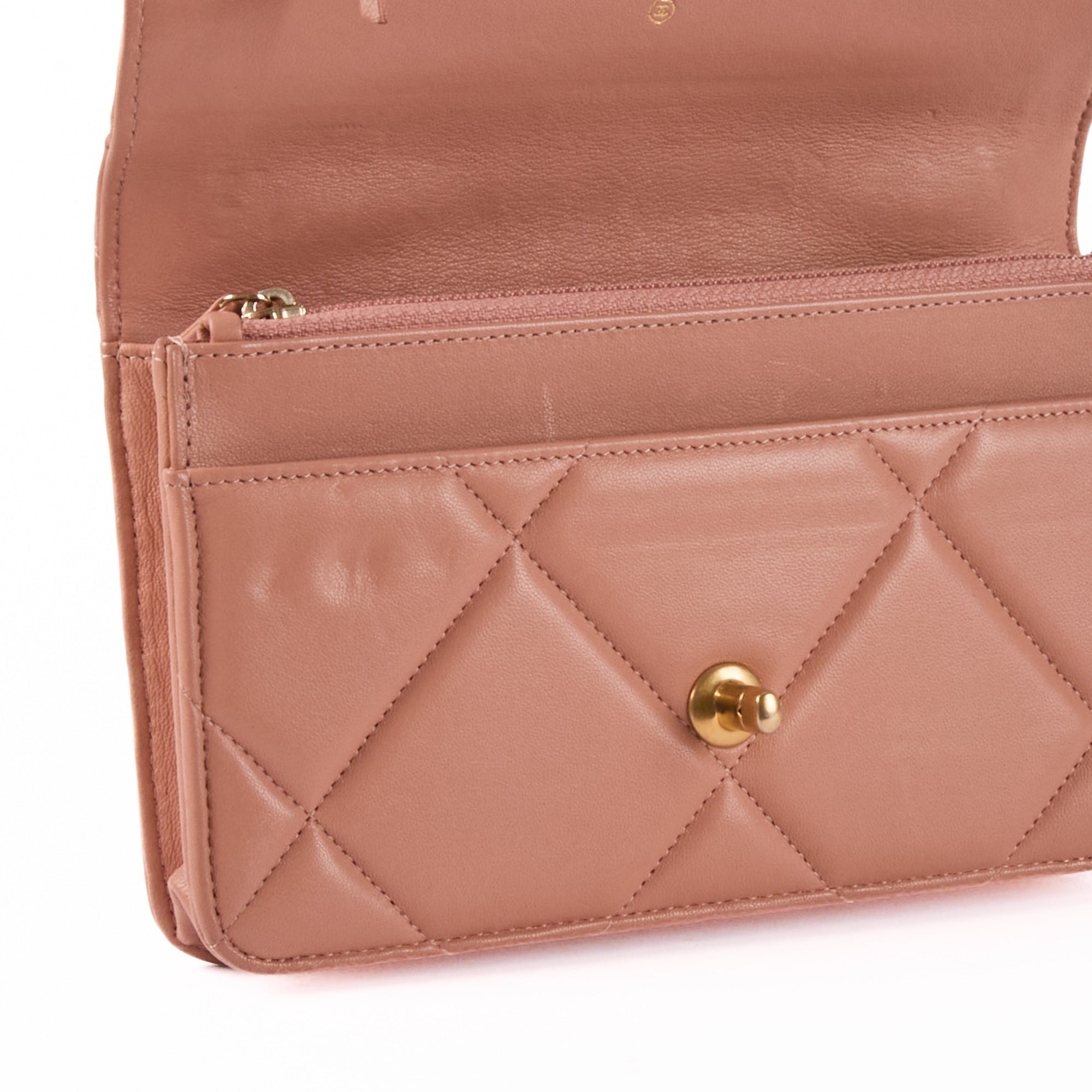 CHANEL - Wallet on chain 19 pink leather shoulder bag - Handbag