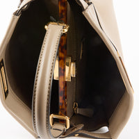 FENDI - Sac bandoulière Peekaboo Medium cuir Taupe - Hand Bag