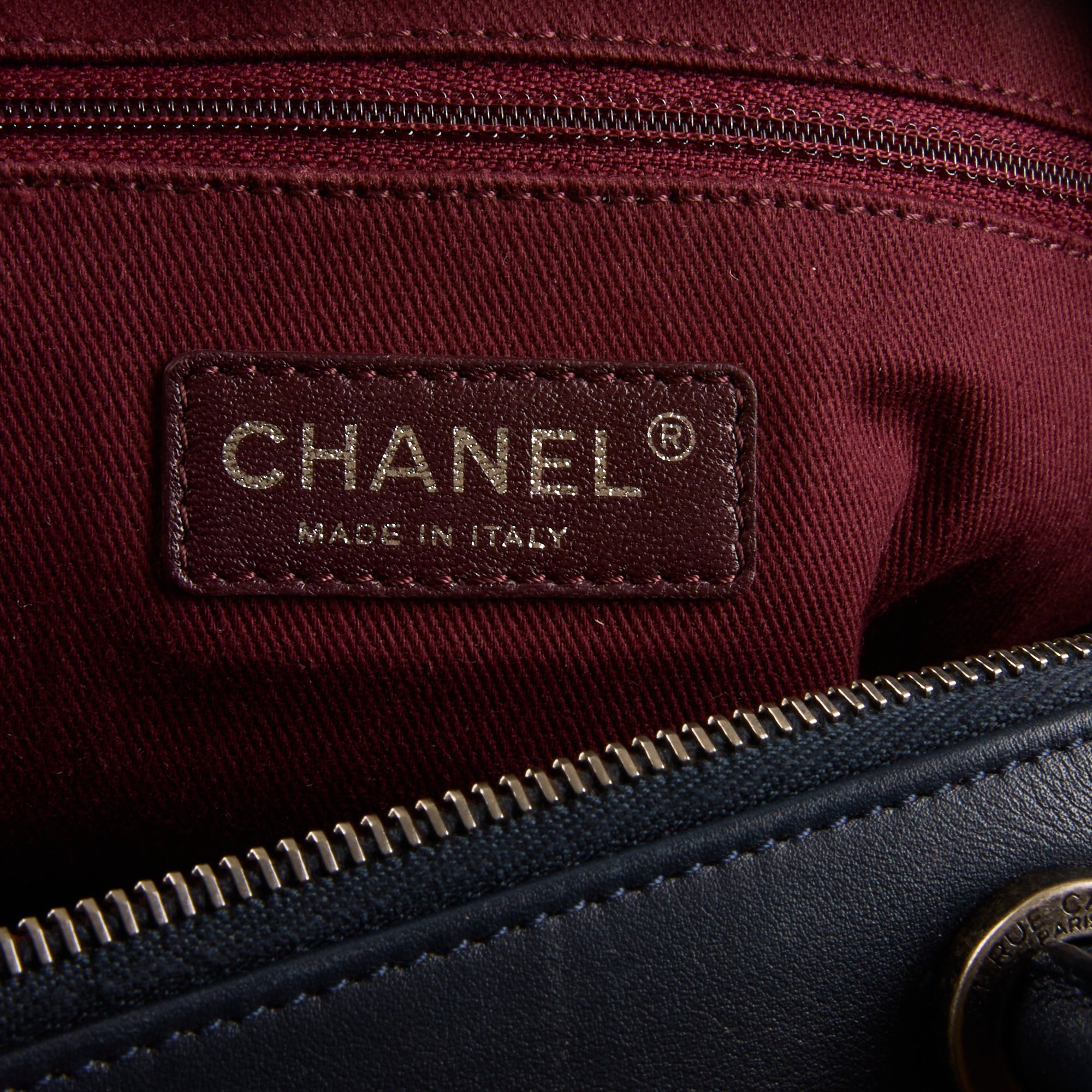 CHANEL - Bowling Coco shoulder bag in red & navy woven leather - Handbag