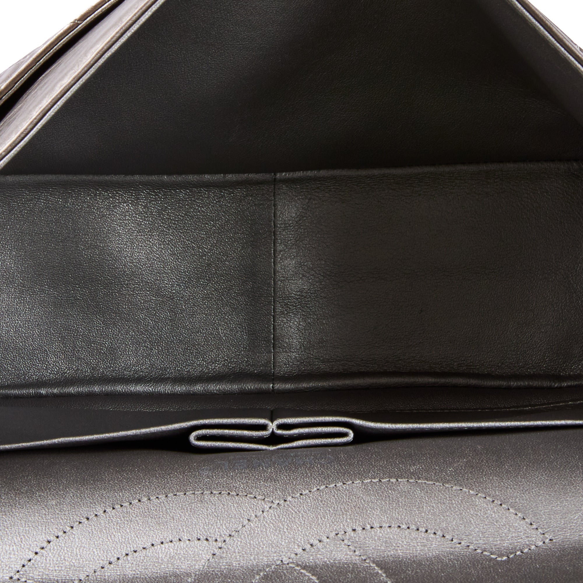 CHANEL - Maxi Jumbo 2.55 silver leather shoulder bag - Handbag