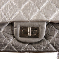 CHANEL - Maxi Jumbo 2.55 silver leather shoulder bag - Handbag