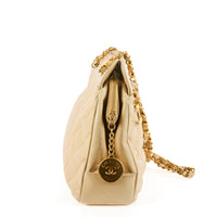 CHANEL - Sac à main cabas Caméra vintage Logo CC cuir matelassé beige - Handbag