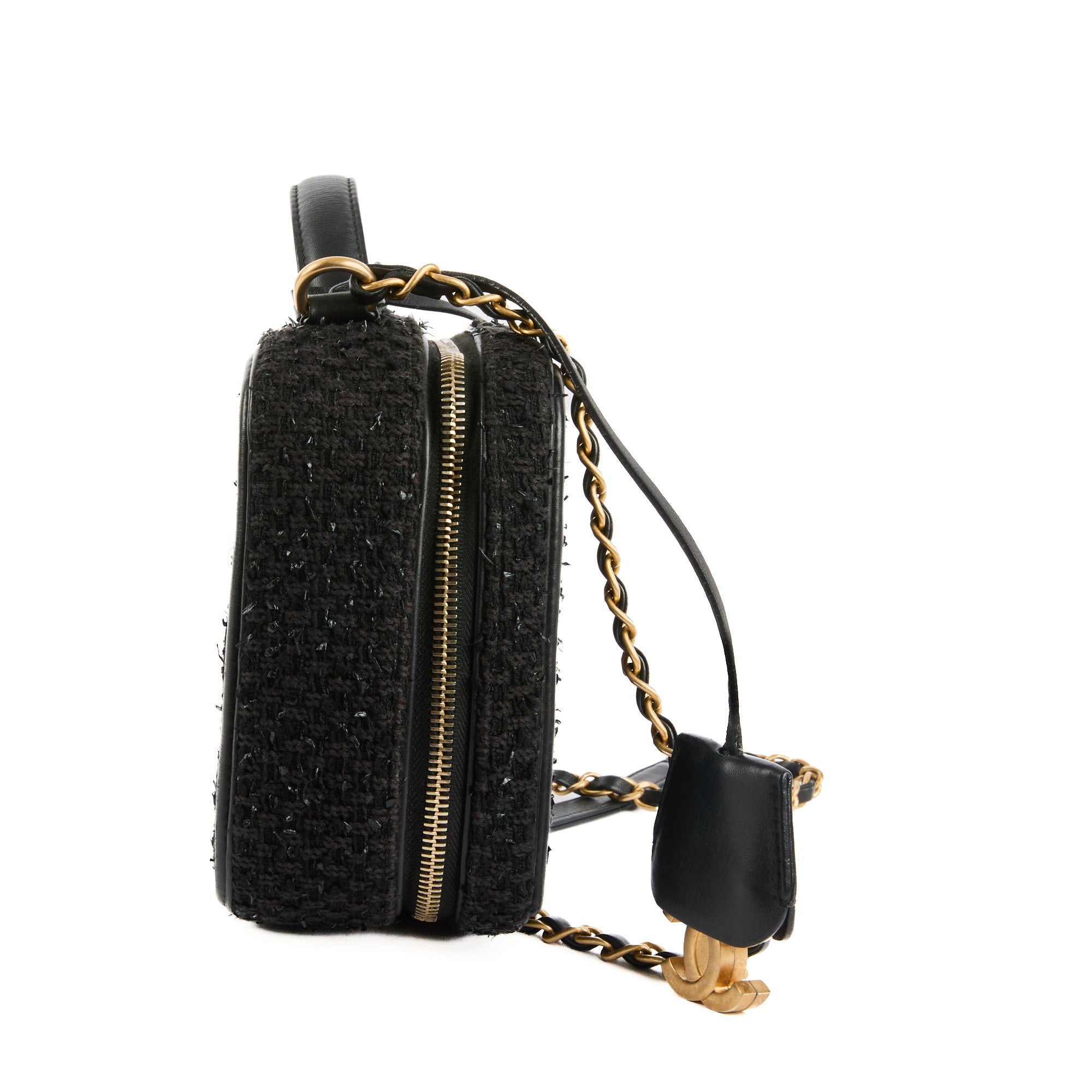 CHANEL - Vanity CC Logo handbag in black leather - Handbag 