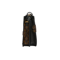 LOUIS VUITTON - Sac pochette Truck toile monogramme - Handbag