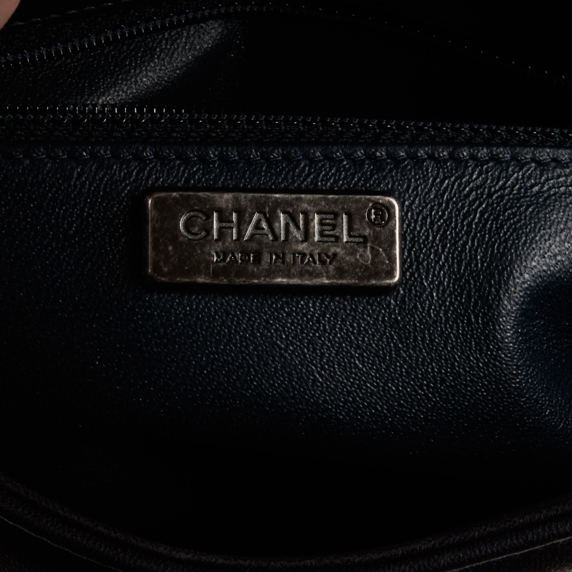 CHANEL - Timeless black leather chain shoulder bag - handbag