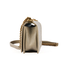 CHANEL - Sac bandoulière Boy médium cuir caviar gris beige - Handbag