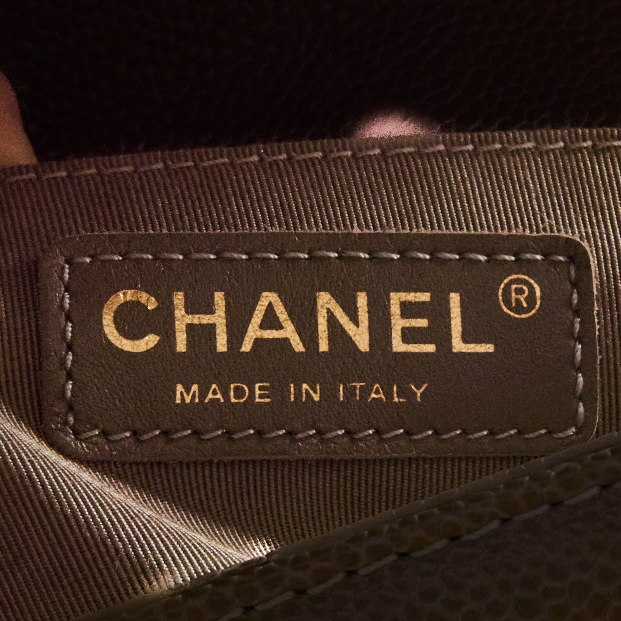 CHANEL - Sac bandoulière Boy médium cuir caviar gris beige - Handbag