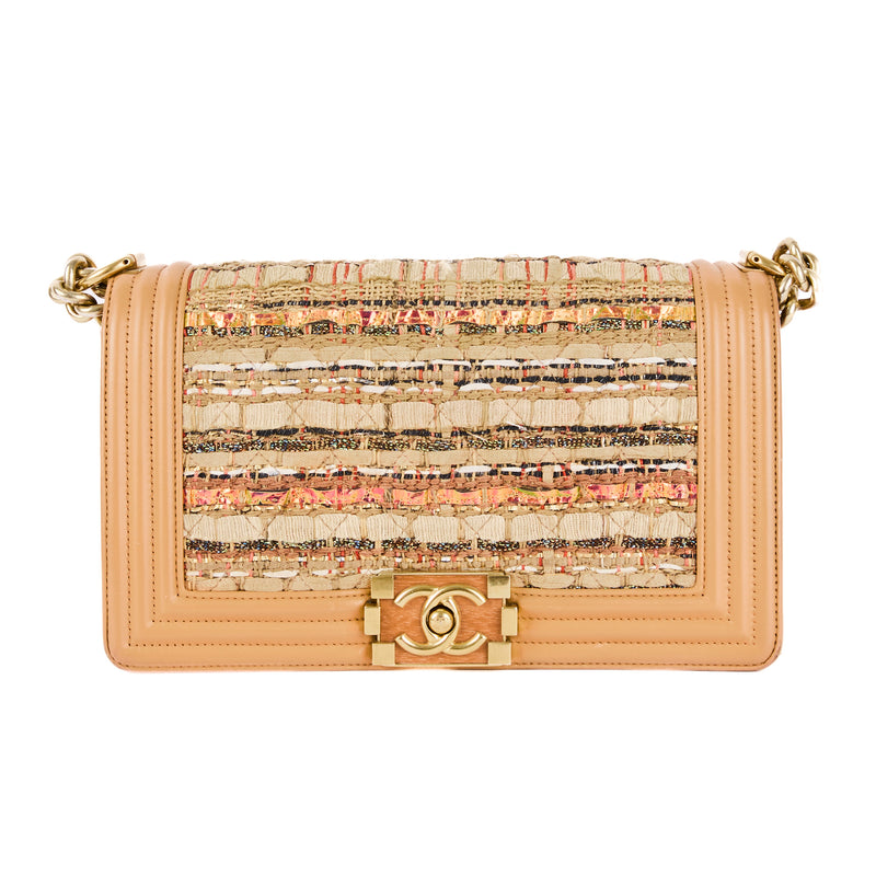 Shop this Chanel Boy Tweed Shoulder Bag in beige, authentic pre-owned luxury piece. Authenticated, with international shipping from Paris.