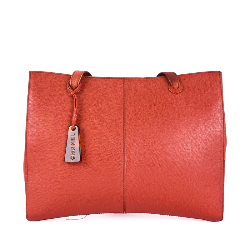 CHANEL Logo Plaque Red Leather Tote Bag – Authenticated Pre-Owned Luxury Bag from LuxSpace Paris