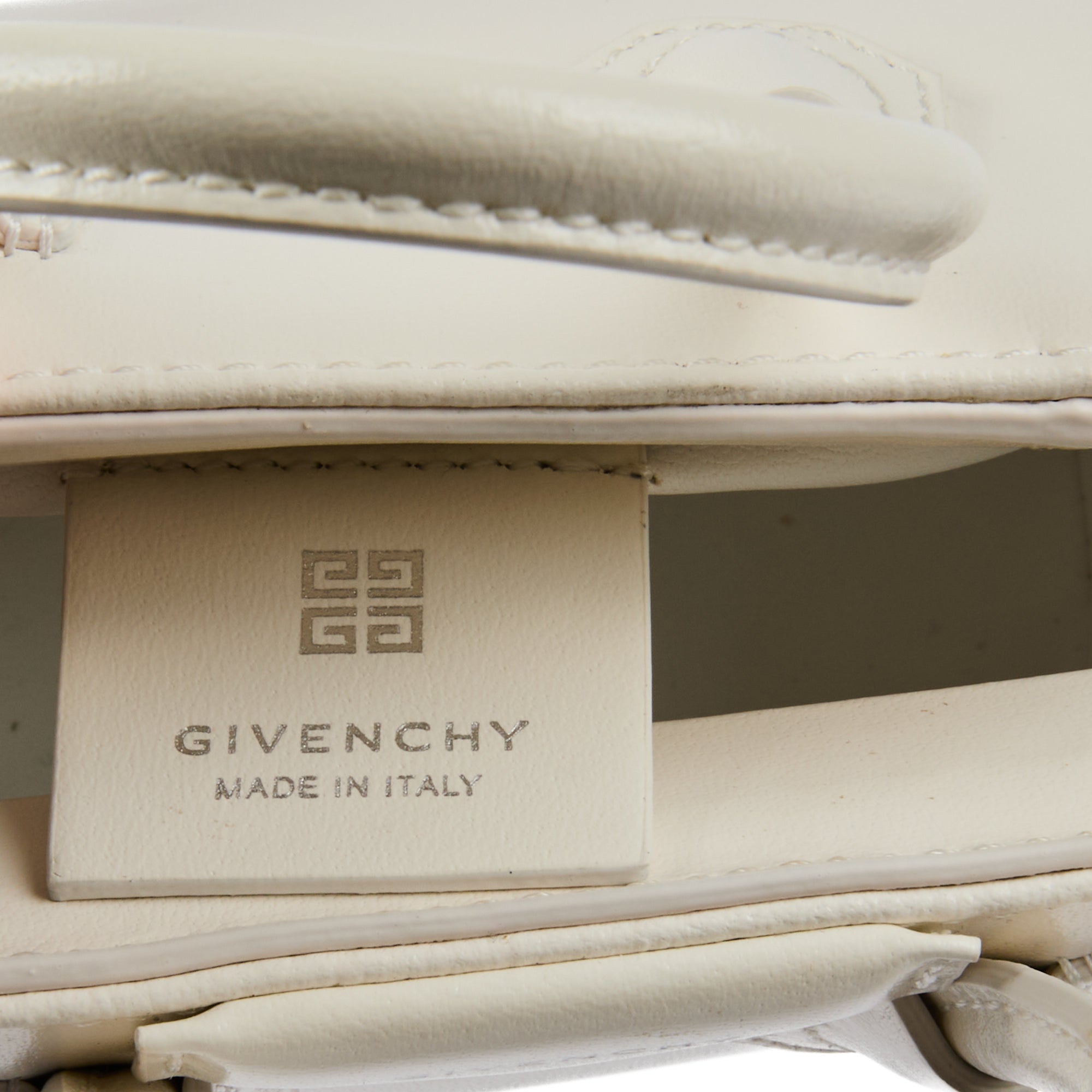 GIVENCHY - Sac bandoulière micro Antigona cuir blanc - Handbag