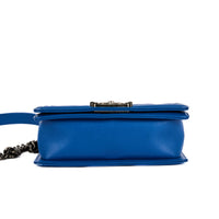 CHANEL - Sac bandoulière Boy PM Chevron cuir bleu - HandBag