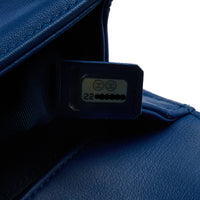 CHANEL - Sac bandoulière Boy PM Chevron cuir bleu - HandBag