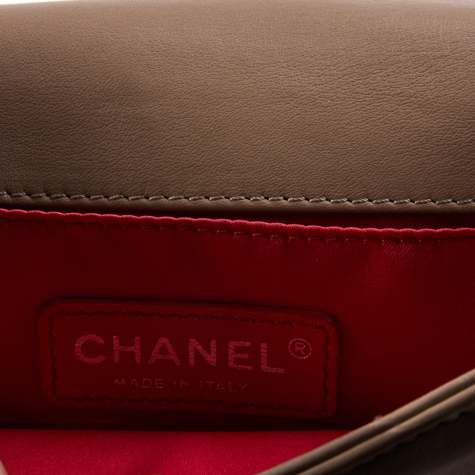 CHANEL - Sac bandoulière Wallet on chain Logo CC cuir tricolore - Handbag