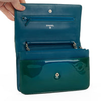 CHANEL - Sac bandoulière Wallet on chain Logo CC cuir vernis vert - Handbag