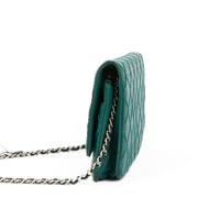 CHANEL - Sac à main Wallet on Chain Classique Stitches cuir vert - Handbag