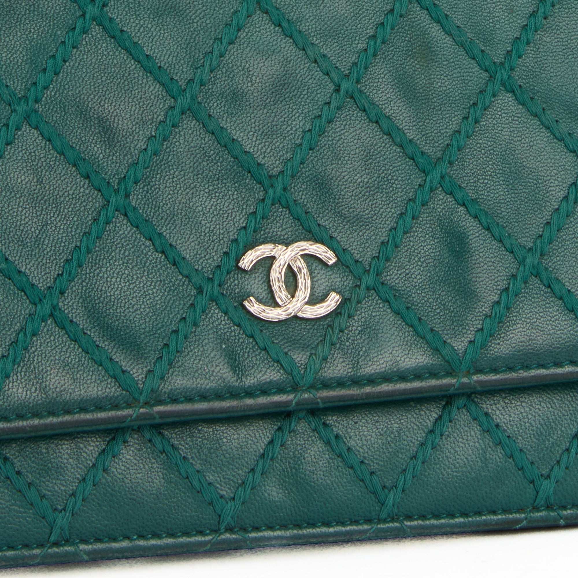 CHANEL - Sac à main Wallet on Chain Classique Stitches cuir vert - Handbag