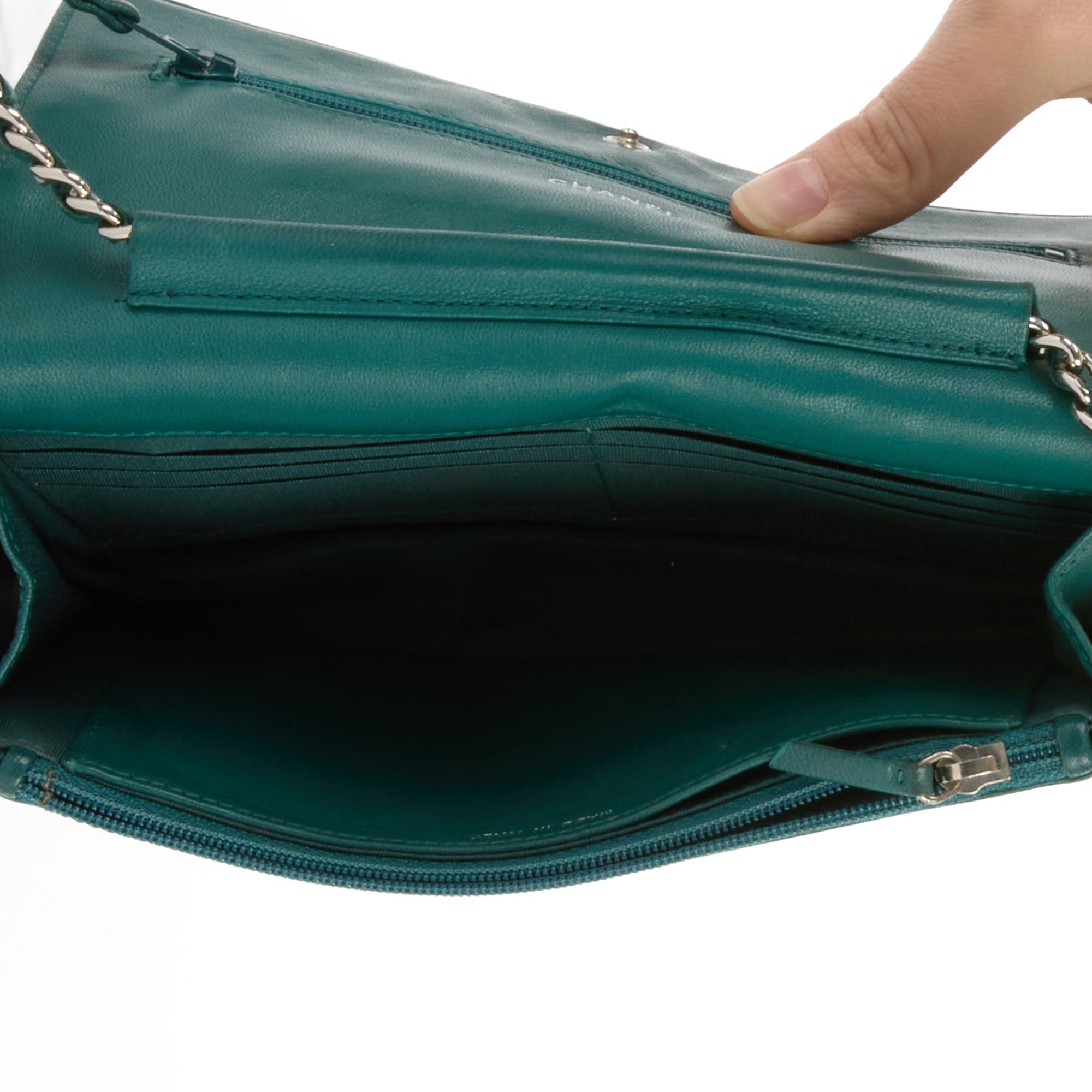 CHANEL - Sac à main Wallet on Chain Classique Stitches cuir vert - Handbag