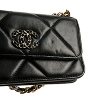 CHANEL - Sac bandoulière Wallet on chain 19 cuir noir - Handbag